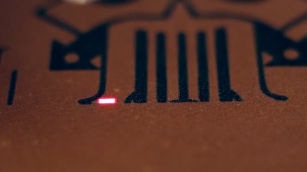 Лазерний верстат з ЧПУ для шкіри — стокове відео