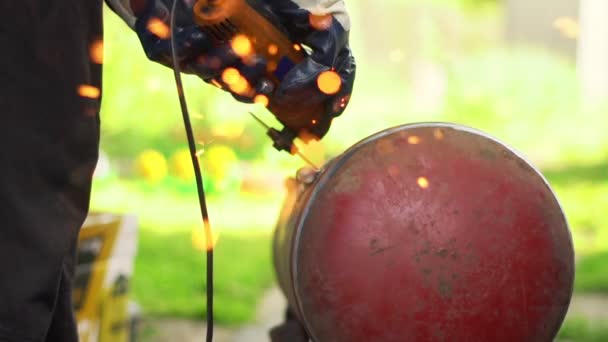 铁火花切割圆锯 — 图库视频影像