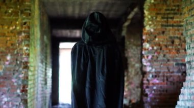 kaputta kötü bir keşiş