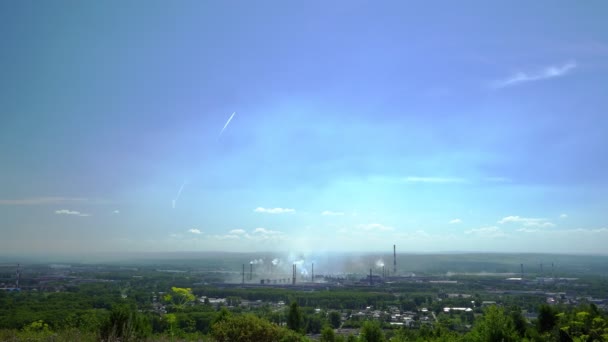 Вид Дымовую Трубу Промышленного Предприятия — стоковое видео