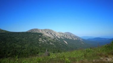 Dağın zirvesi manzaralı bir panorama