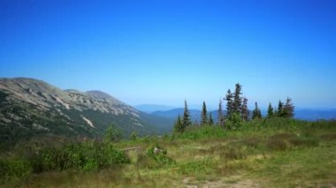 Dağın zirvesi manzaralı bir panorama