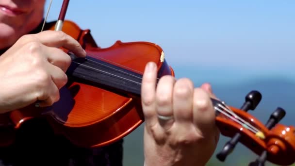 Une Musicienne Âgée Joue Violon — Video