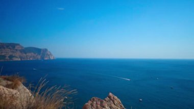 Deniz ve uçurum manzaralı panorama