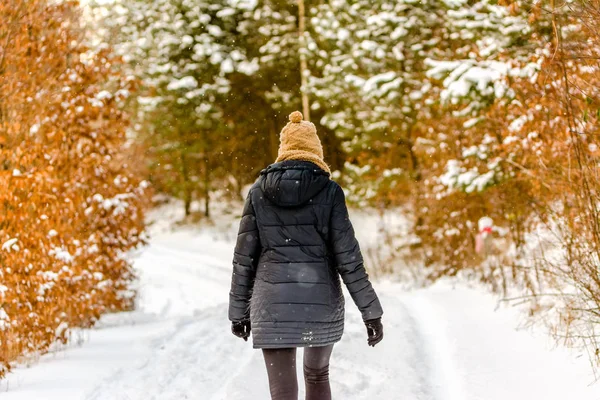 Warm Dressed Woman Winter Walking Snow Path Park Girl Black — Stock Photo, Image
