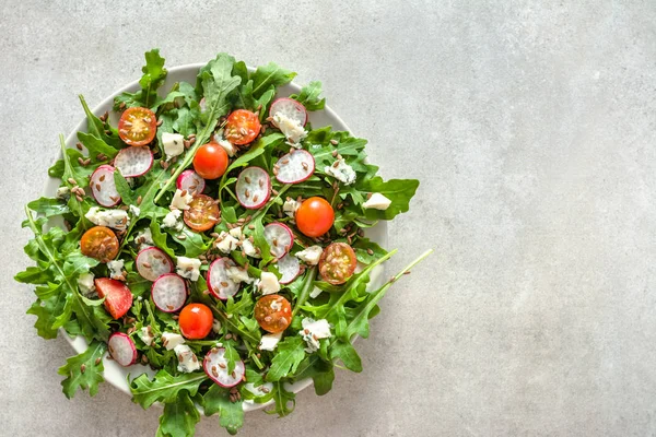 Ensalada Fresca Con Rúcula Hortalizas Queso Feta Tomate Las Semillas —  Fotos de Stock