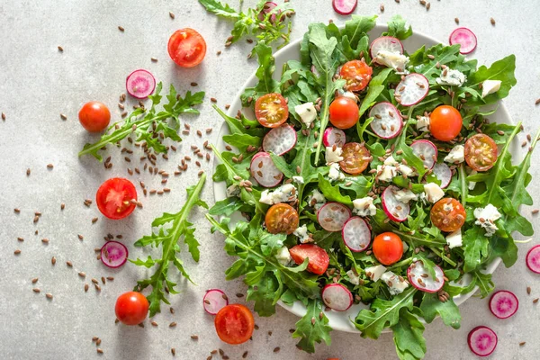 Salade Fraîche Avec Roquette Légumes Dans Assiette Vue Sur Dessus — Photo