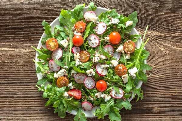 Dieta Saludable Vegetal Ensalada Fresca Con Hojas Rúcula Tomate Rábano —  Fotos de Stock