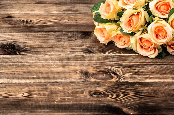 Bukiet Róż Jako Tło Dzień Matki Kwiaty Drewnianym Stole — Zdjęcie stockowe