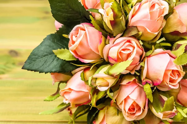 Ramo Rosas Sobre Fondo Madera Tarjeta Día Las Madres —  Fotos de Stock