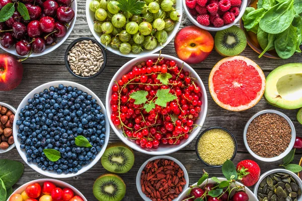 Selección Alimentos Saludables Superalimentos Frutas Orgánicas Frescas Surtido Bayas Frutos —  Fotos de Stock