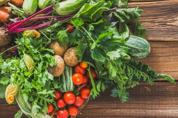 Granja Verduras Frescas Sobre Fondo Madera Vista Superior Verduras Productos — Foto de Stock