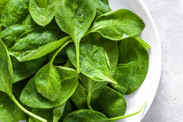 Taze Sebze Yeşil Ispanak Plaka Sağlıklı Gıda Vegan Diyet Kavramı — Stok fotoğraf