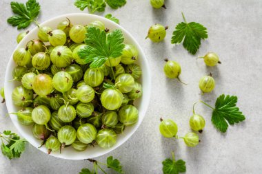Plaka, üstten görünüm üzerinde taze Bektaşi üzümü
