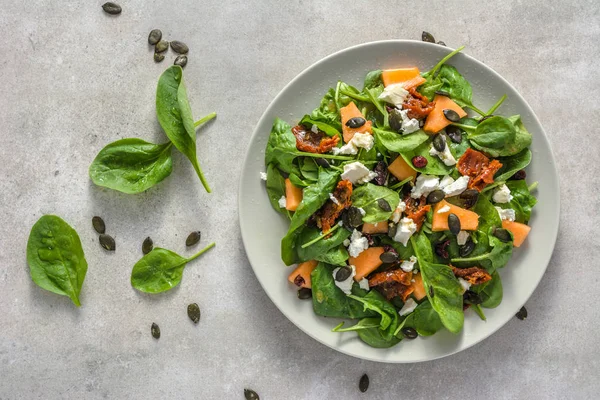 Salade Fruits Légumes Frais Vue Sur Dessus Assiette Sur Fond — Photo