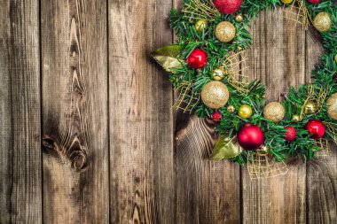 Noel çelenk, advent dekorasyon ile ahşap arka plan