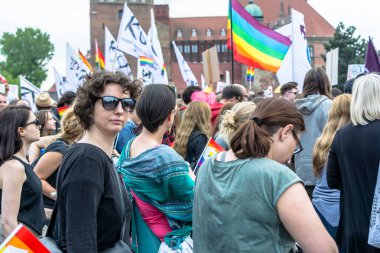 Gdansk, Polonya - 21 Mayıs 2016: Lgbt hakları desteklemek için eşitlik Mart Gdansk. Geçit töreni gey ve lezbiyenlerin bir gökkuşağı bayrağı ile. Olay LGBT topluluğu için adanmış.