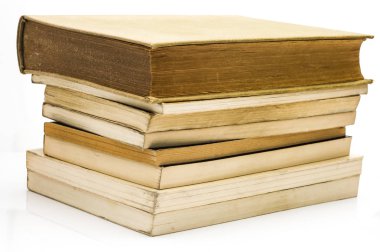 Beyaz arka plan üzerinde sınav oturumu kavramı izole eski kitaplar