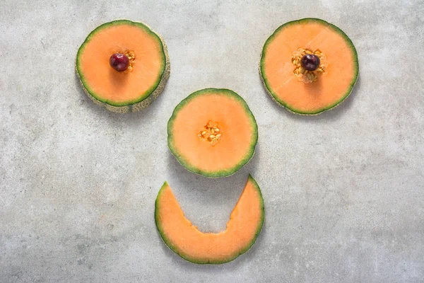 Visage Fruité Souriant Aux Fruits Cantaloup Tranches Melon — Photo
