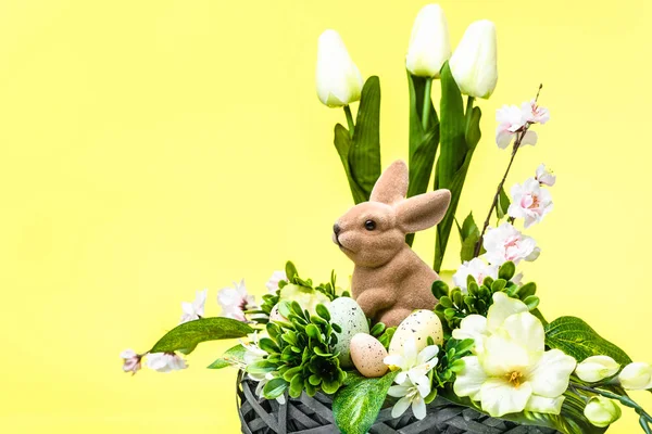 Holiday spring easter bunny in decoration with eggs. Greeting card with yellow background. — Stock Photo, Image