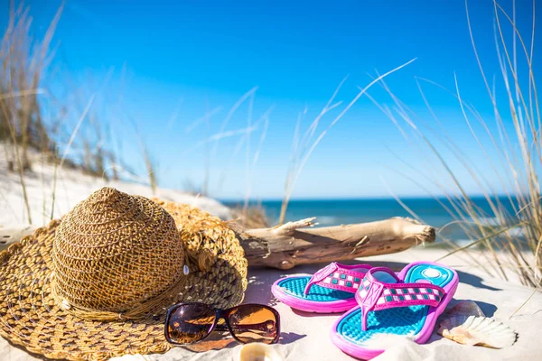 Accesorios de vacaciones en la playa, vacaciones de verano y sobre el mar concepto de recreación —  Fotos de Stock