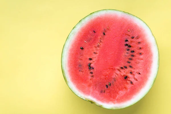 Mitad de sandía, fondo de fruta fresca y colorida — Foto de Stock