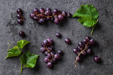Taze mor üzümler, yukarıdan yassı