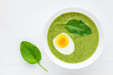 Yeşil çorba. Brokoli ıspanak kremalı çorba..