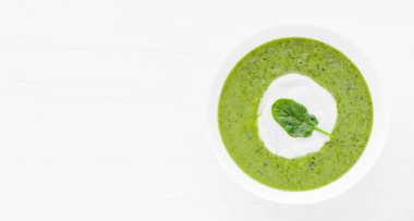 Yeşil çorba. Brokoli ıspanak kremalı çorba. Yemek afişi.