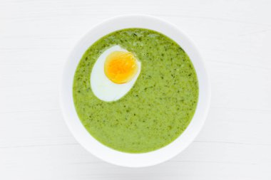 Yeşil çorba. Brokoli ıspanak kremalı çorba..