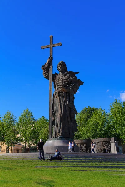 Moskwa Rosja Maja 2018 Pomnik Włodzimierza Wielkiego Tle Błękitnego Nieba — Zdjęcie stockowe
