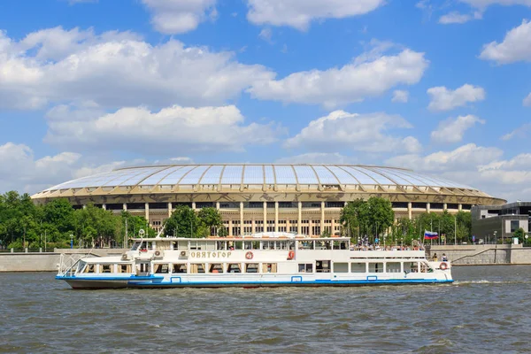 Moscú Rusia Mayo 2018 Estadio Luzhniki Fondo Barco Recreo Flotante — Foto de Stock