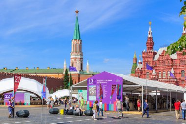 Moskova, Rusya - 3 Haziran 2018: Kitap Festivali Kızıl Meydan 2018. Açık Rus Kitap Fuarı, Moskova Kızıl meydanında