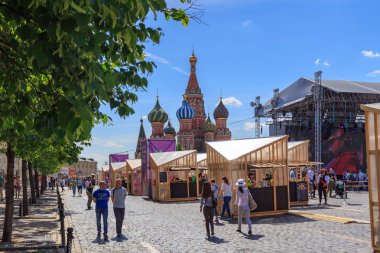 Moskova, Rusya - 3 Haziran 2018: Kitap Festivali Kızıl Meydan 2018. Açık Rus Kitap Fuarı, Moskova Kızıl meydanında