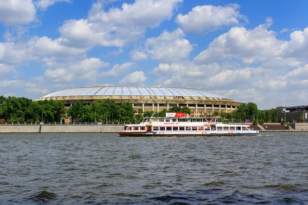 Moscú Rusia Mayo 2018 Barco Placer Fondo Del Estadio Luzhniki — Foto de Stock