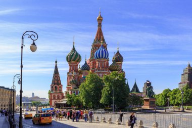 Moskova, Rusya - 03 Haziran 2018: Aziz Basil Katedrali kırmızı Meydanı Moskova bir güneşli yaz sabahı