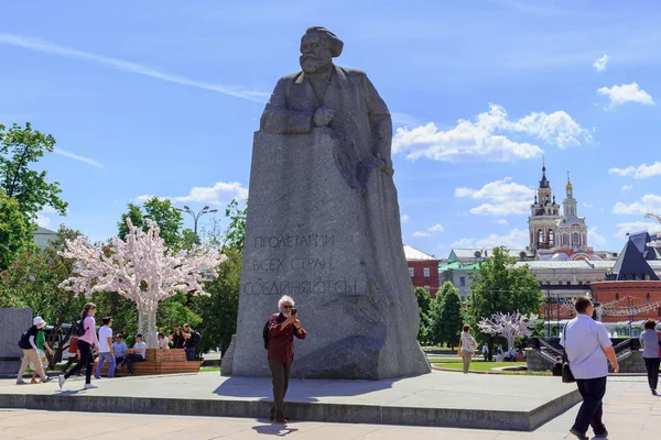 Moscú Rusia Junio 2018 Turista Mayor Hace Una Selfie Fondo — Foto de Stock