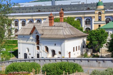 Moskova, Rusya - 03 Haziran 2018: Eski İngilizce Müzesi, Moskova Varvarka Caddesi'ndeki mahkeme. Zaryadye Park görünümünden