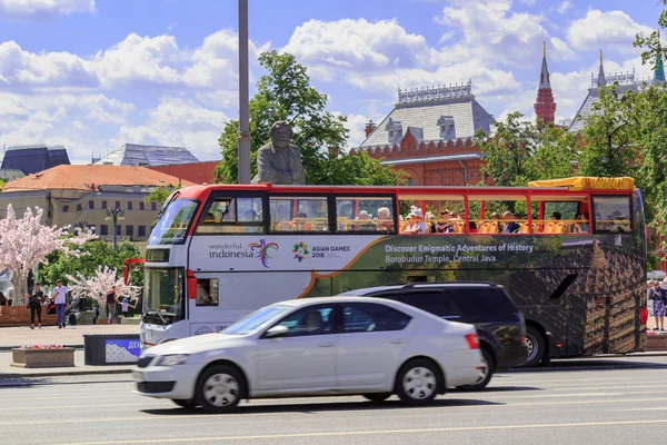 Moskou Rusland Juni 2018 Toeristische Bus Straat Moskou Ochtend Van — Stockfoto