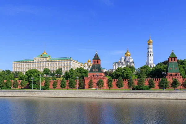 Moscú Kremlin Contra Cielo Azul Soleada Mañana Verano — Foto de Stock