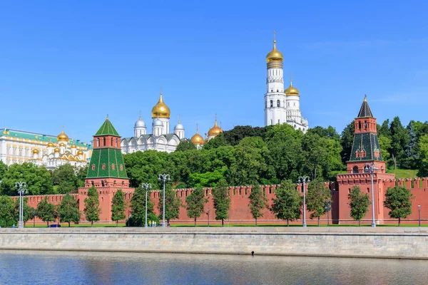 Edificios Iglesias Territorio Del Kremlin Moscú Contra Cielo Azul Soleada — Foto de Stock