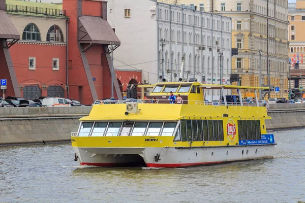 Moskau Russland Juni 2018 Gelbes Lustboot Das Einem Sommertag Auf — Stockfoto