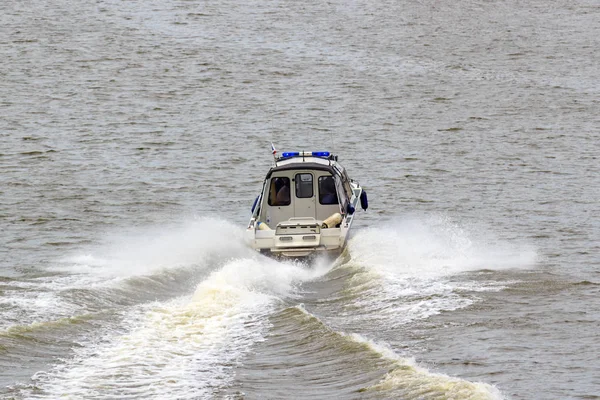 Moscú Rusia Junio 2018 Barco Policía Corriendo Por Superficie Del — Foto de Stock