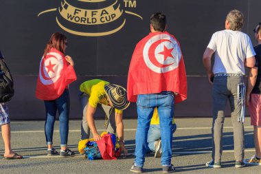 Moskova, Rusya - 28 Haziran 2018: Türk ve Kolombiya FIFA Fan Fest 2018 yılında Moskova üzerinde futbol takımları hayranları