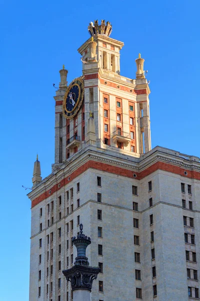 Torre Con Reloj Universidad Estatal Moscú Lomonosov Msu Contra Cielo — Foto de Stock