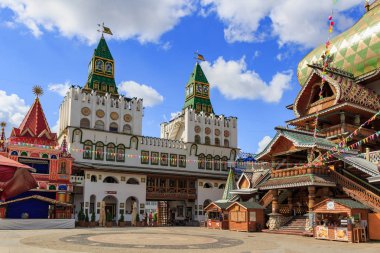Moskova, Rusya - 06 Ağustos 2018: Görünüm merkezi Meydanı, Izmailovo Kremlin. Kültür ve eğlence karmaşık Kremlin Izmailovo Moskova'da