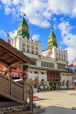 Moskova, Rusya - 06 Ağustos 2018: Ana giriş Izmailovo Kremlin bölge. Kültür ve eğlence karmaşık Kremlin Izmailovo Moskova'da