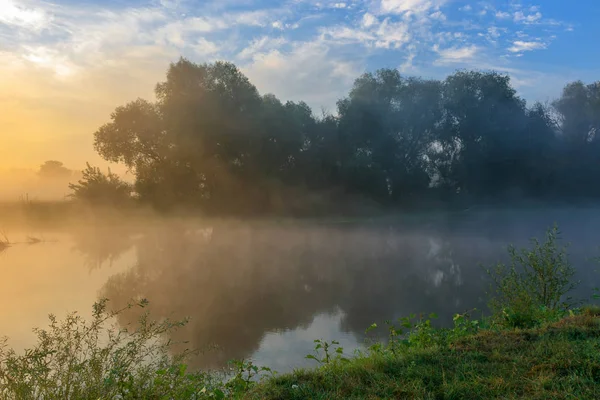 Sis Nehri Yüzey Yukarıda Nehir Manzara Bir Güneşli Yaz Sabahı — Stok fotoğraf