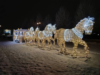 Moskova, Rusya - 17 Aralık 2018: Noel ışık süslemeleri Tsaritsyno Park Moskova'da kış geceleri
