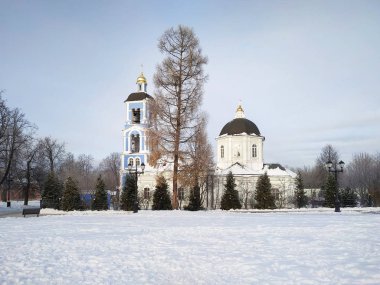 Moskova, Rusya - 17 Aralık 2018: Kilise güneşli kış günü Moskova'da Tsaritsyno Park Meryem simgesinin